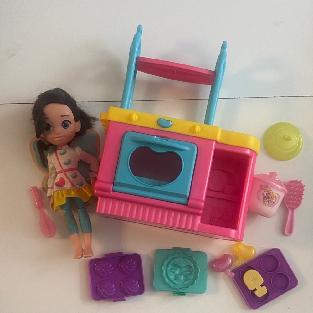Nickelodeon Butterbean Cafe Pink and Blue Doll Kitchen Playset